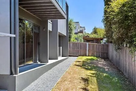 New Architect Designed Coastal Retreat-Water Views Villa Hobart