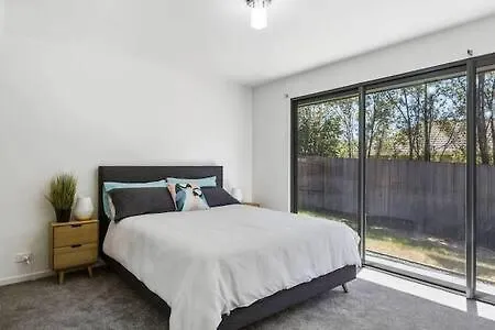 New Architect Designed Coastal Retreat-Water Views Villa Hobart 0*,  Australien